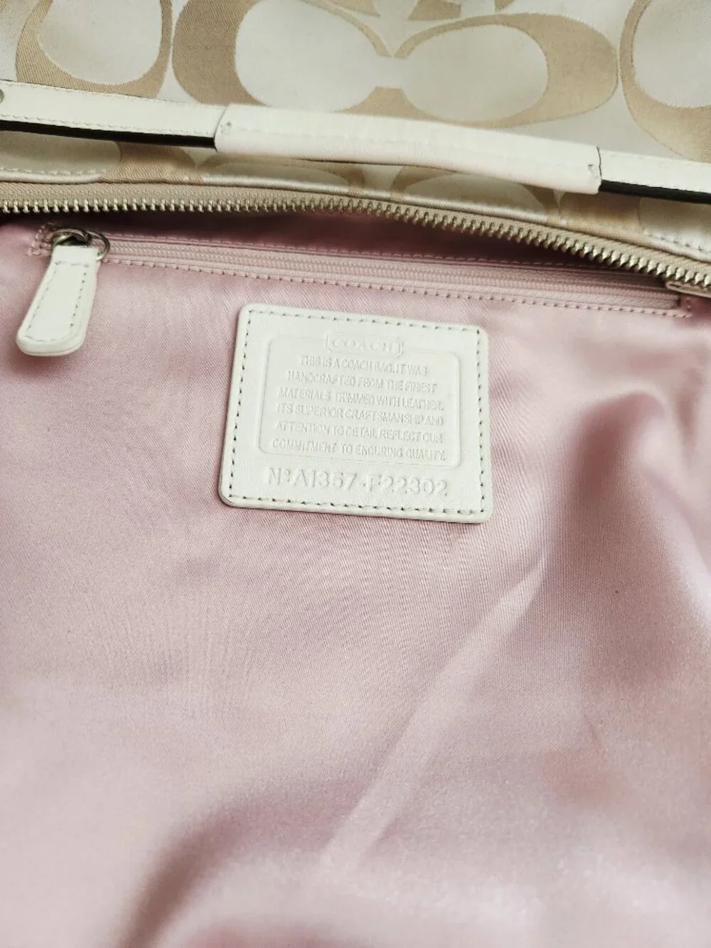 Euc Coach Kristen Light Khaki Signature Shoulder Bag